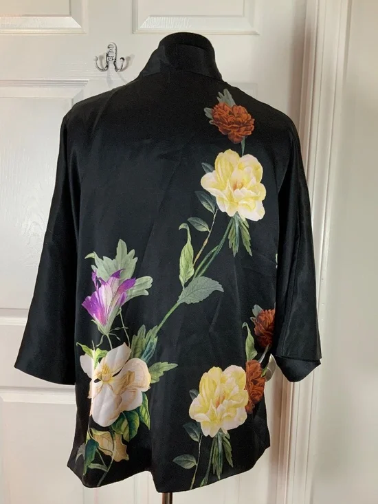 Chico’s Black Floral Silken Evening Boho Chic Kimono Jacket Size S/M - Picture 4 of 7